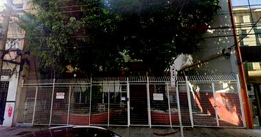 Imóvel Comercial desocupado com 489m² construídos e 872m² de terreno