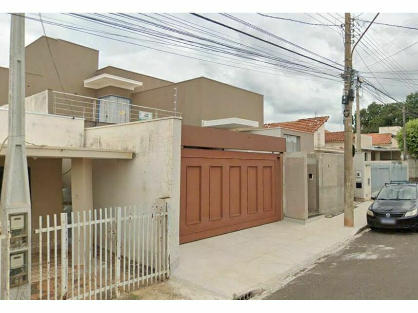 Casa em leilão com 4 quartos e 3 banheiros