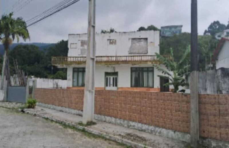 Terreno urbano 3.748m² com prédio misto 430m², ocupado