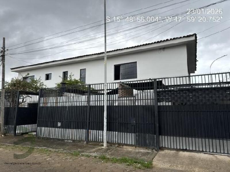 Casa com 4 Quartos e 4 Vagas no Guará I