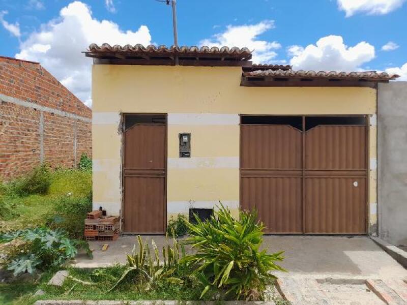 Casa 2 quartos, 1 banheiro, 1 vaga, 78.8m² construída, desocupada