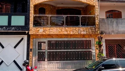 Casa assobradada de 240 m², 3 pavimentos, ocupada