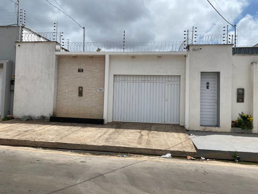Casa ocupada com 120m² construídos, ideal para investimento