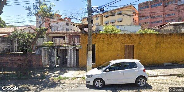 Casa com 4 quartos, banheiro, garagem e área livre, fração 3/8