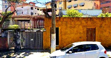 Casa com 4 quartos, banheiro, garagem e área livre, fração 3/8