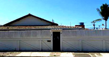 Casa confortável com 3 quartos, 4 banheiros e 297m² construída, ocupada