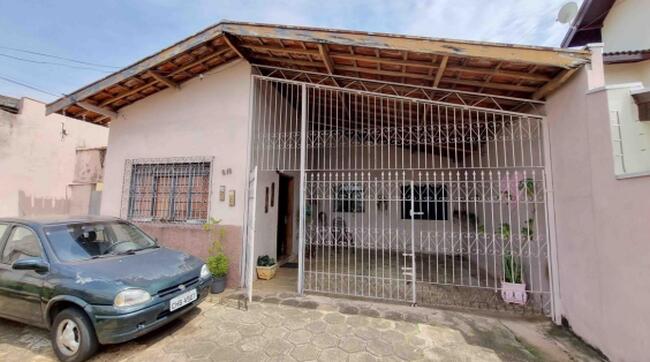 Casa com 4 Quartos e Edícula em Nova Odessa