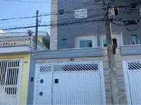Casa ocupada de 3 pavimentos com 130,67m² construída