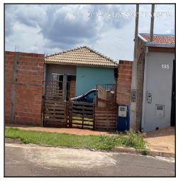 Casa com 43,85m² privativos e terreno de 235,5m²