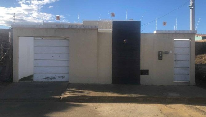 Casa padrão 2 quartos 2 banheiros 1 vaga 85m² construída