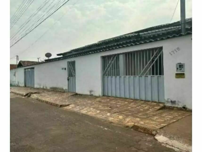 Casa espaçosa com 616m² de terreno e 217m² construída