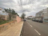 Casa ocupada com 154 m² e terreno de 1.095 m²