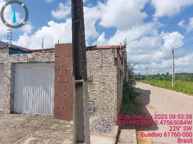 Casa 2 quartos, 2 banheiros, 59,16m² construída, desocupada