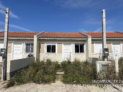 Casa com 2 Quartos em Condomínio com Área de Serviço