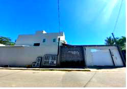 Casa Ocupada com 208m² de Área Construída em Lauro de Freitas/BA