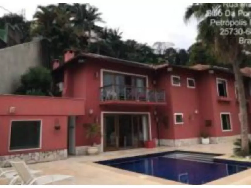 Casa espaçosa em Itaipava com 470m² e 724m² de área construída