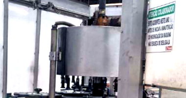 Máquina Rotuladora KRONES em Funcionamento