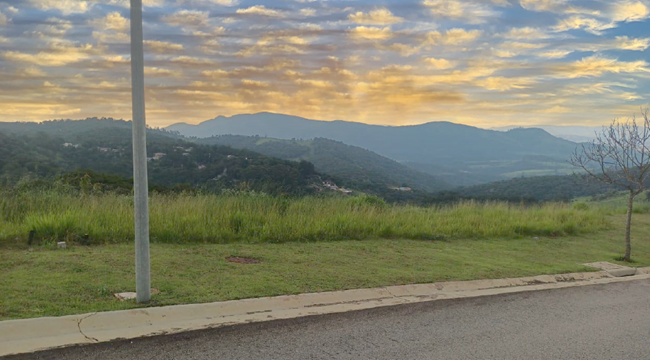 Terreno com 743 m² em Santana de Parnaíba/SP