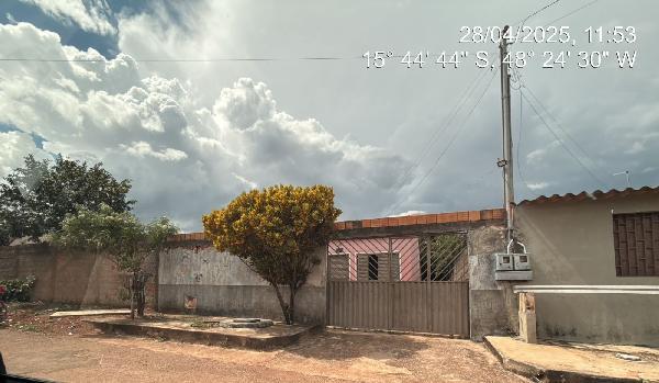 Casa com 2 quartos, 1 banheiro e 1 vaga