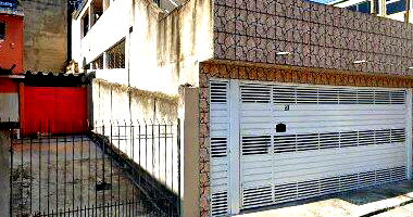 Casa ocupada com 122m² construídos, ideal para reformas