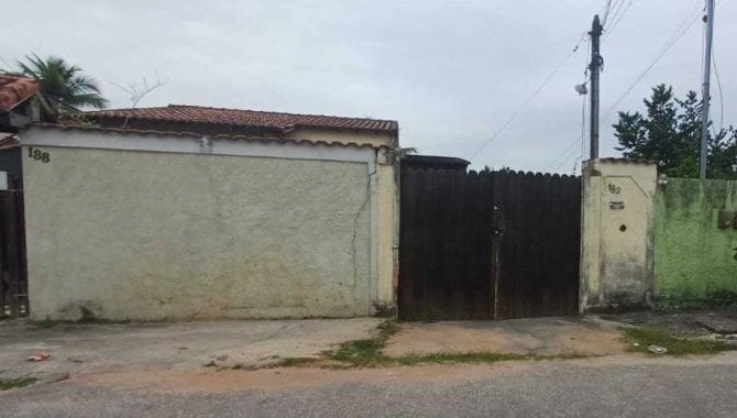 Casa com 2 quartos e 3 banheiros em Magé - RJ