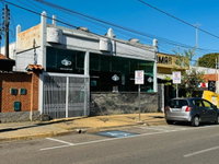 Imóvel comercial com 400m², salão e edícula