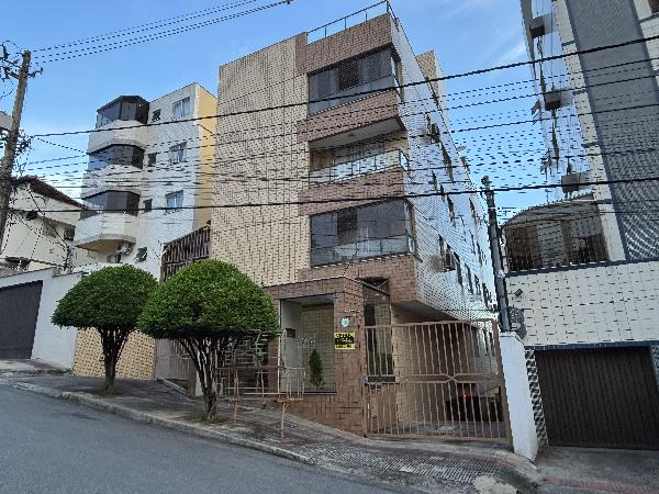 Apartamento com 3 quartos, 2 banheiros, 2 vagas e área privativa de 135,98m²