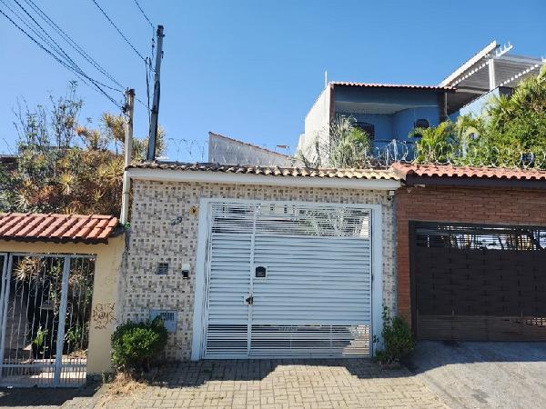 Casa com 2 Quartos e 2 Banheiros em Jardim Guairaca
