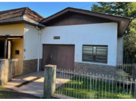 Casa com 3 dormitórios, garagem e área comercial anexa