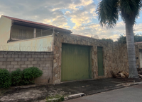 Casa com 295m², ocupada, ideal para investimento