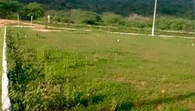 Terreno amplo com 2.144 m² em loteamento residencial, ocupado