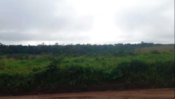 Terreno amplo 115.644 m², ocupado, ideal para regularização