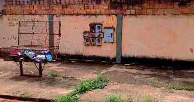 Casa com 2 quartos, varanda e vaga de garagem