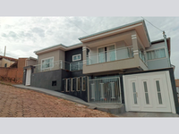 Casa com 254,08m² construídos e 252m² de terreno, ocupada