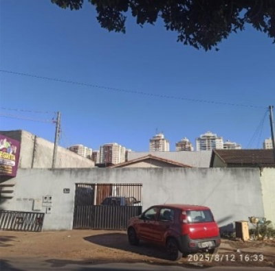 Terreno com 3 Kitnets e 2 Moradias em Goiânia