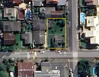 Casa de esquina com terreno de 472,50m², 1 quarto, 1 banheiro, ocupada