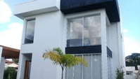 Casa Desocupada com 3 Quartos, 2 Banheiros e 150m² Construídos
