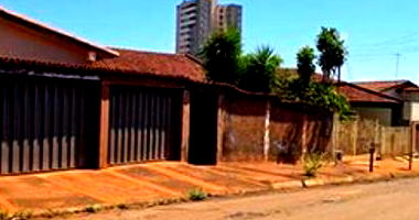 Terreno com Construção Residencial em Santa Helena de Goiás