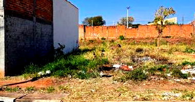 Terreno 130.5m² no Bairro Tangarás, pronto para investimento