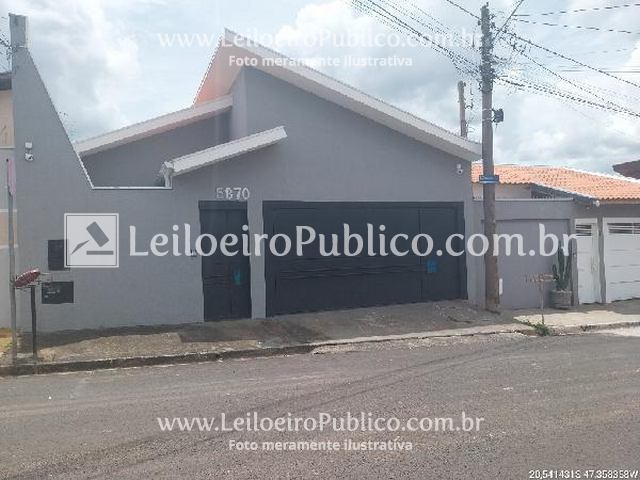 Casa com 2 quartos, 2 banheiros, 2 vagas e 164,45m² construída