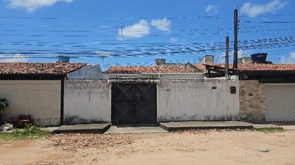 Casa com 1 quarto, 1 banheiro e 1 vaga de garagem