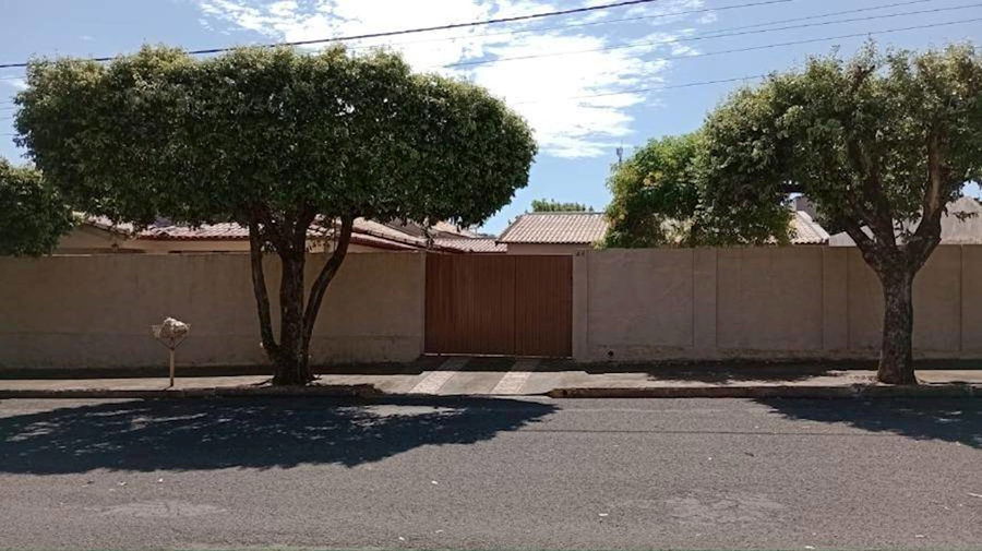 Casa Padrão com 3 Quartos e 1 Vaga de Garagem