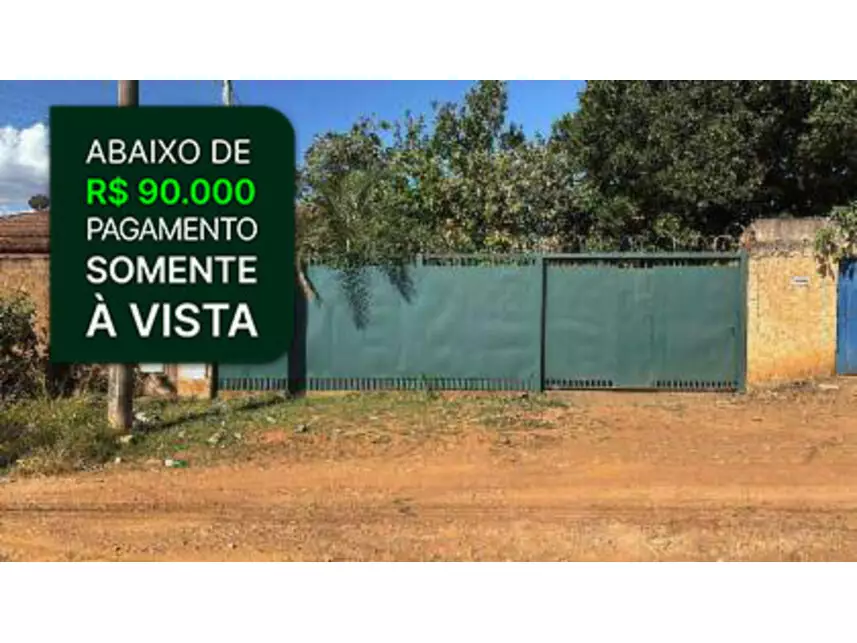 Casa em leilão com 1 vaga, 300m² terreno e 68m² construída, ocupada