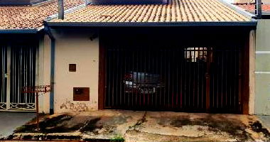 Casa com 2 quartos, 2 vagas e 150m² de terreno