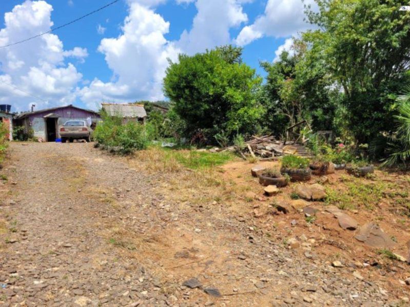 Fração ideal 50% terreno urbano 765m² - Desocupado