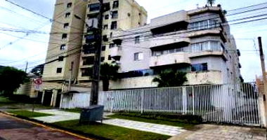Apartamento amplo com 4 quartos, 3 vagas e piscina privativa
