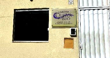 Casa com 2 quartos, 3 banheiros, varanda e 2 vagas de garagem