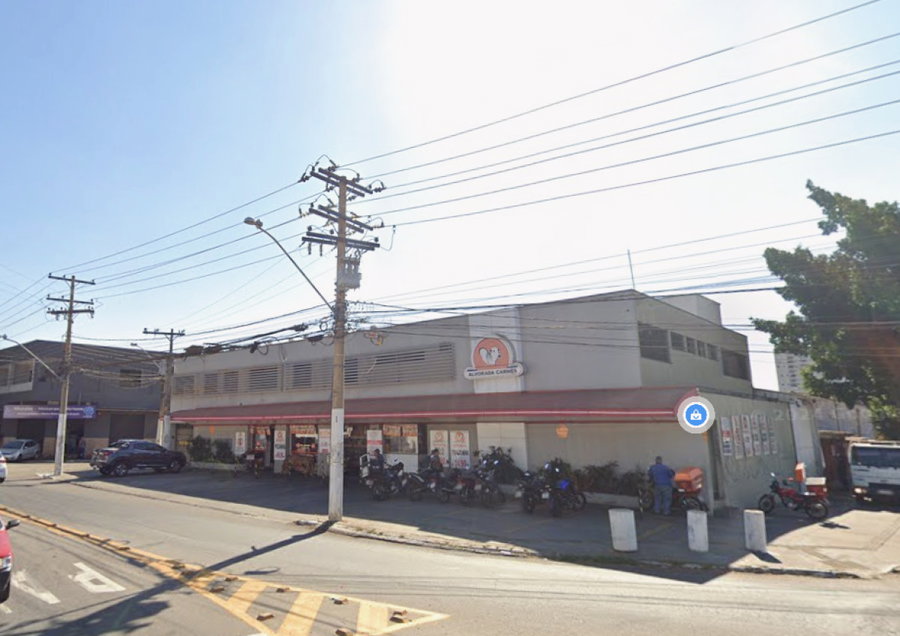 Imóvel comercial com 2 prédios e 4 quartos em Goiânia