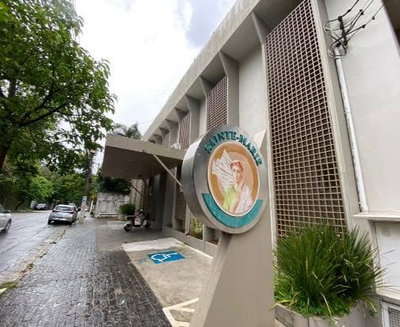 Prédio comercial de 1.452 m² com clínica estruturada