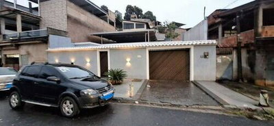 Casa Ocupada com 2 Quartos e 264m² de Área Construída